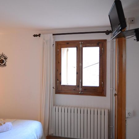 Hostal La Cuineta De Cal Triuet Gosol Bagian luar foto