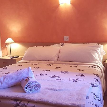 Hostal La Cuineta De Cal Triuet Gosol Bagian luar foto
