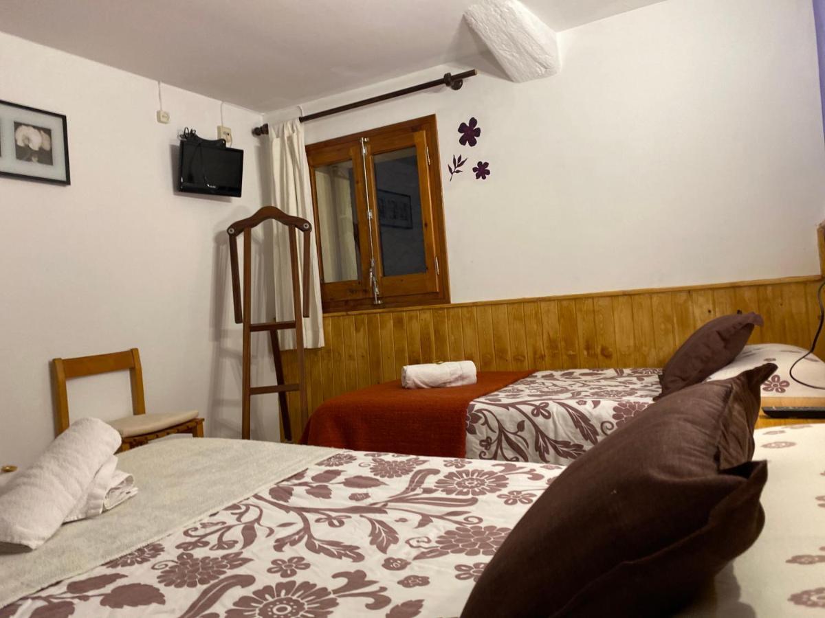 Hostal La Cuineta De Cal Triuet Gosol Bagian luar foto