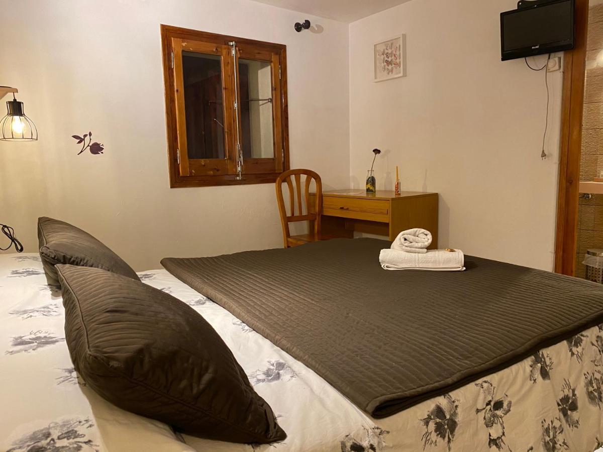 Hostal La Cuineta De Cal Triuet Gosol Bagian luar foto