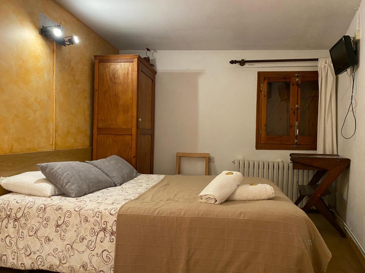 Hostal La Cuineta De Cal Triuet Gosol Bagian luar foto