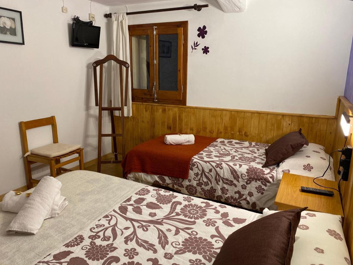 Hostal La Cuineta De Cal Triuet Gosol Bagian luar foto