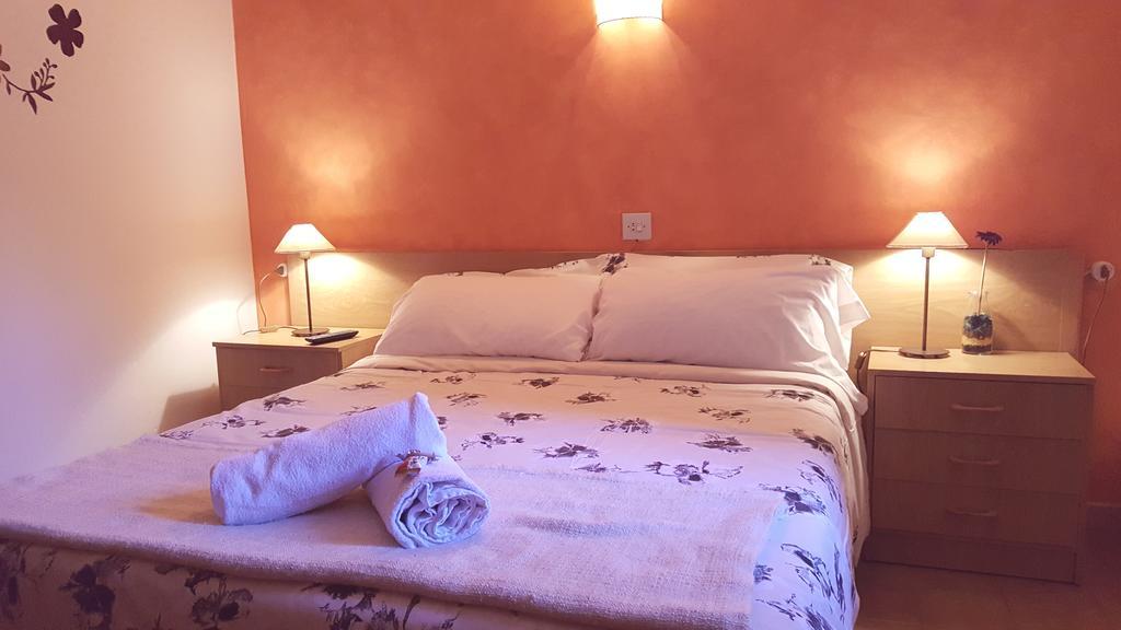 Hostal La Cuineta De Cal Triuet Gosol Bagian luar foto