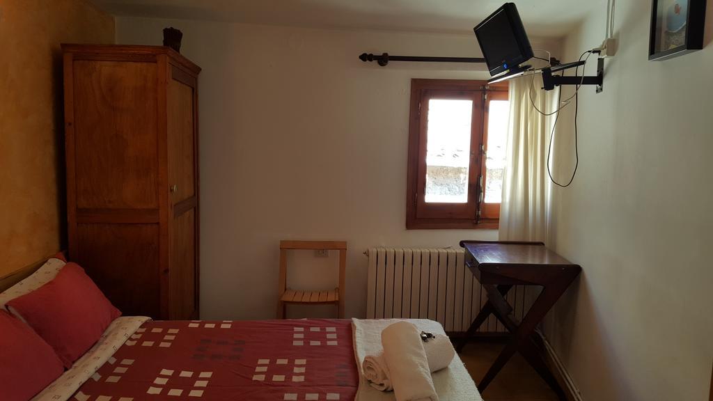 Hostal La Cuineta De Cal Triuet Gosol Bagian luar foto