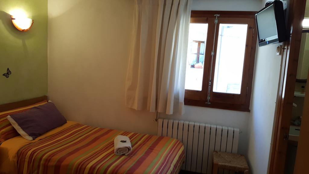 Hostal La Cuineta De Cal Triuet Gosol Bagian luar foto